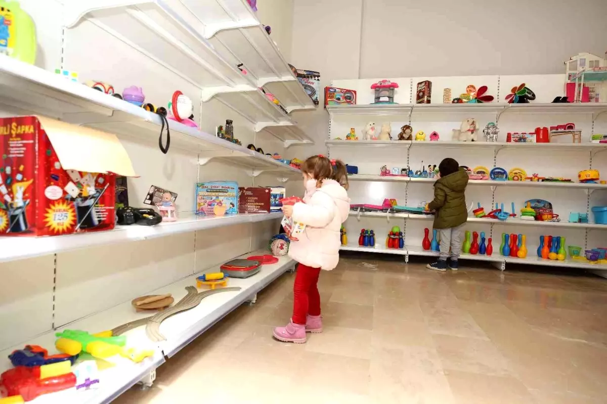 Bursa'da oyuncakların paylaşılacağı 'Oyuncak Evi' açıldı