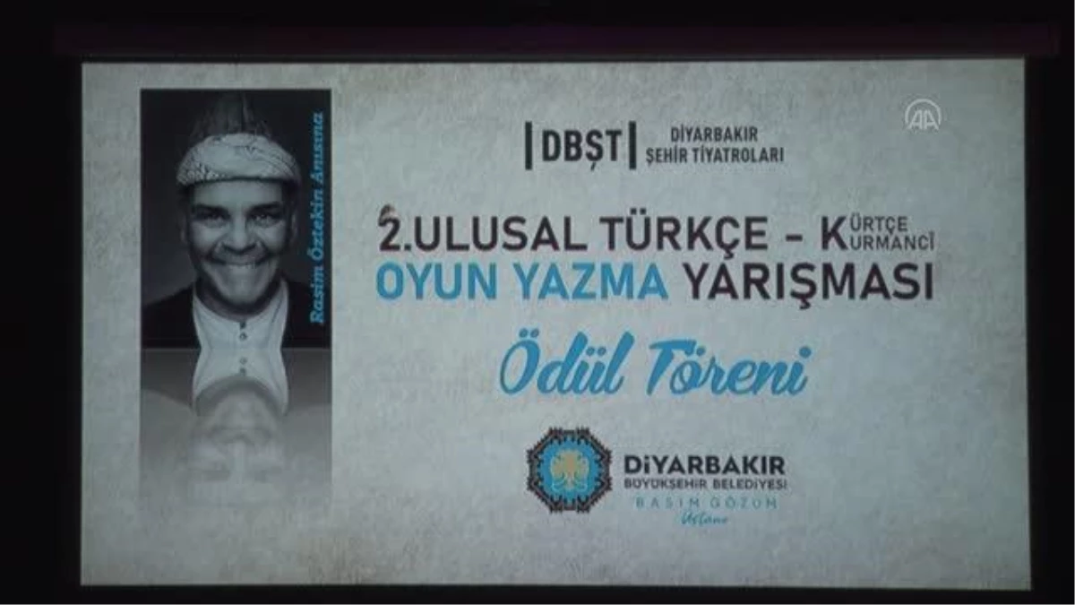 Son dakika gündem: DİYARBAKIR - 2. Ulusal Türkçe-Kürtçe Oyun Yazma Yarışması\'nın kazananları ödüllerini aldı