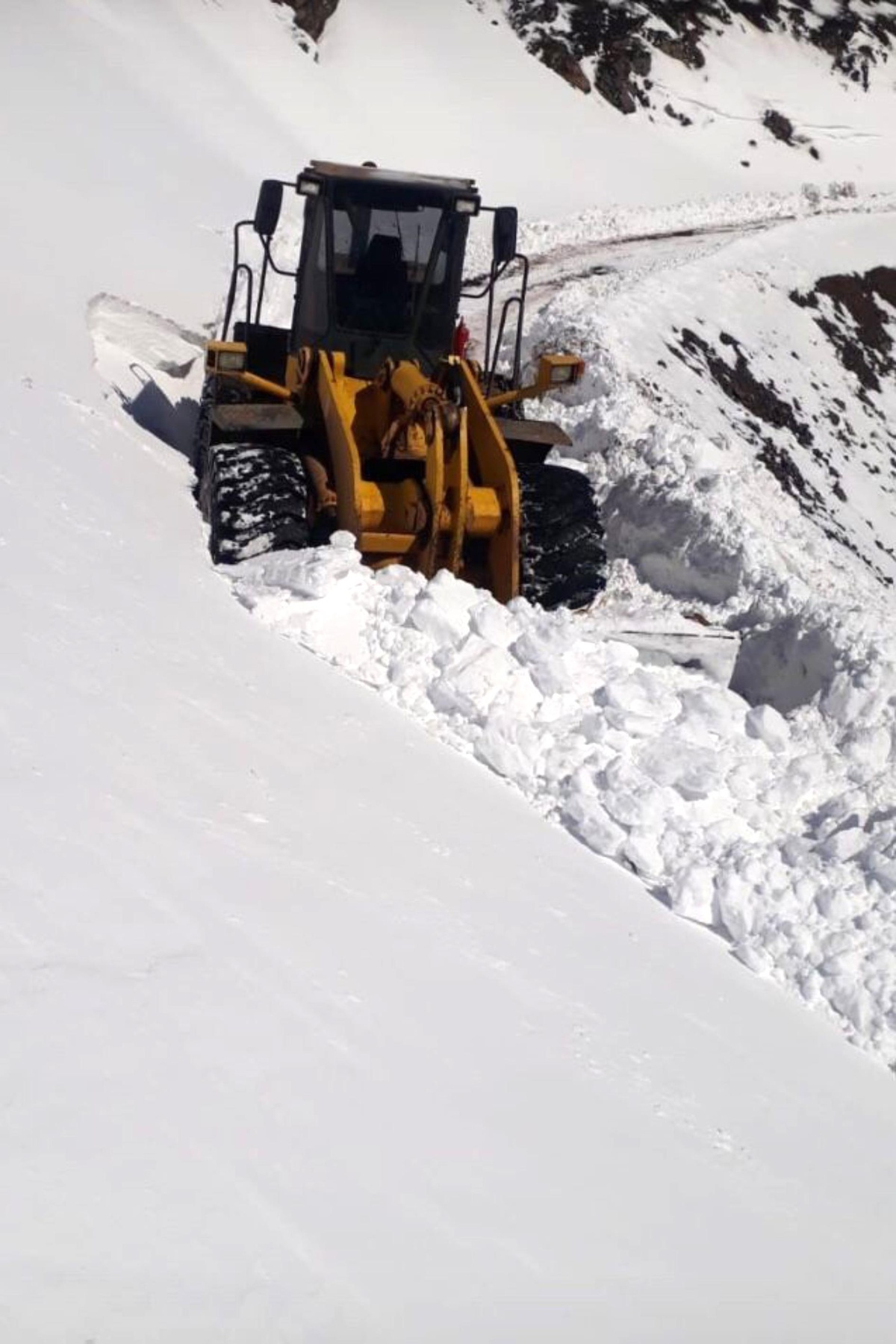 Elazığ ve Şırnak\'ta kar nedeniyle 84 yerleşim birimine ulaşılamıyor