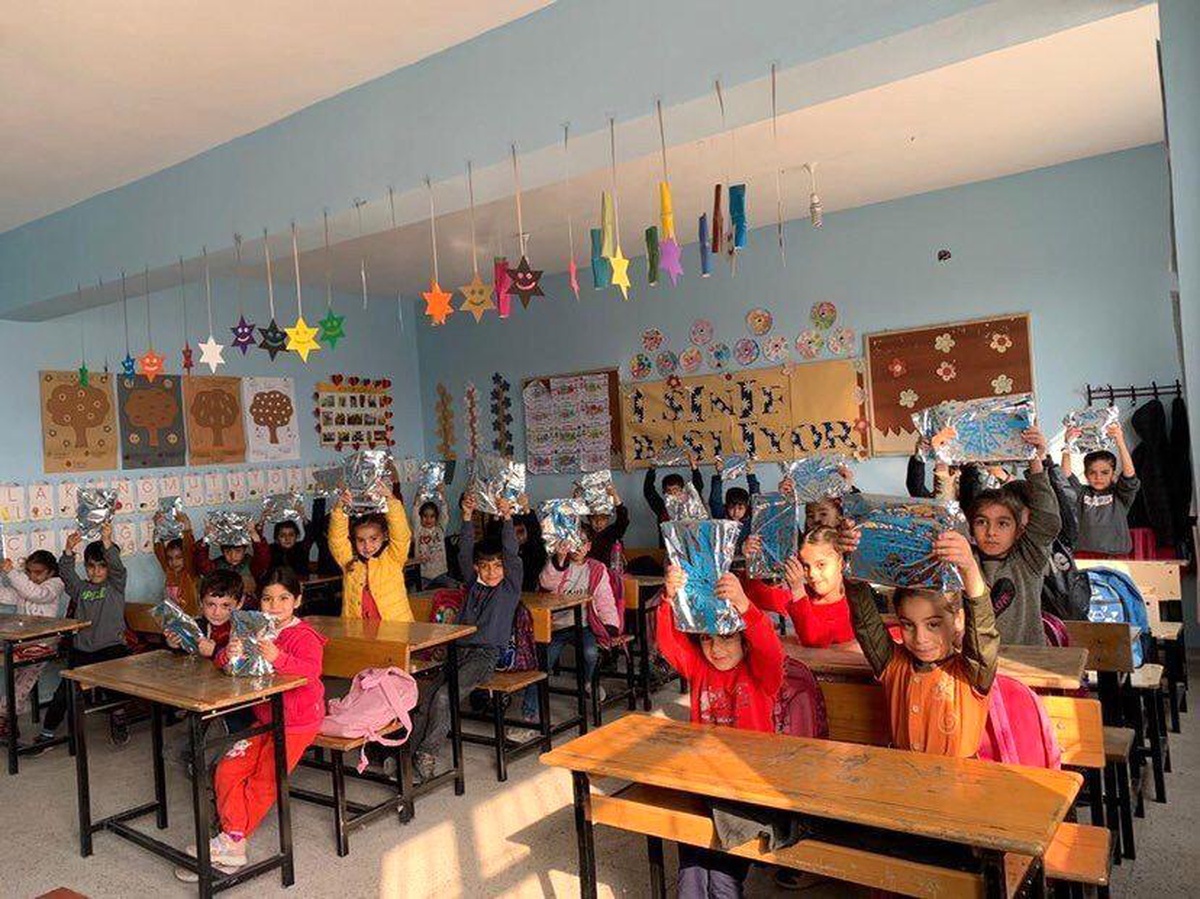 Eskişehir\'den 8 şehre küçük kalpleri sevindiren yardım