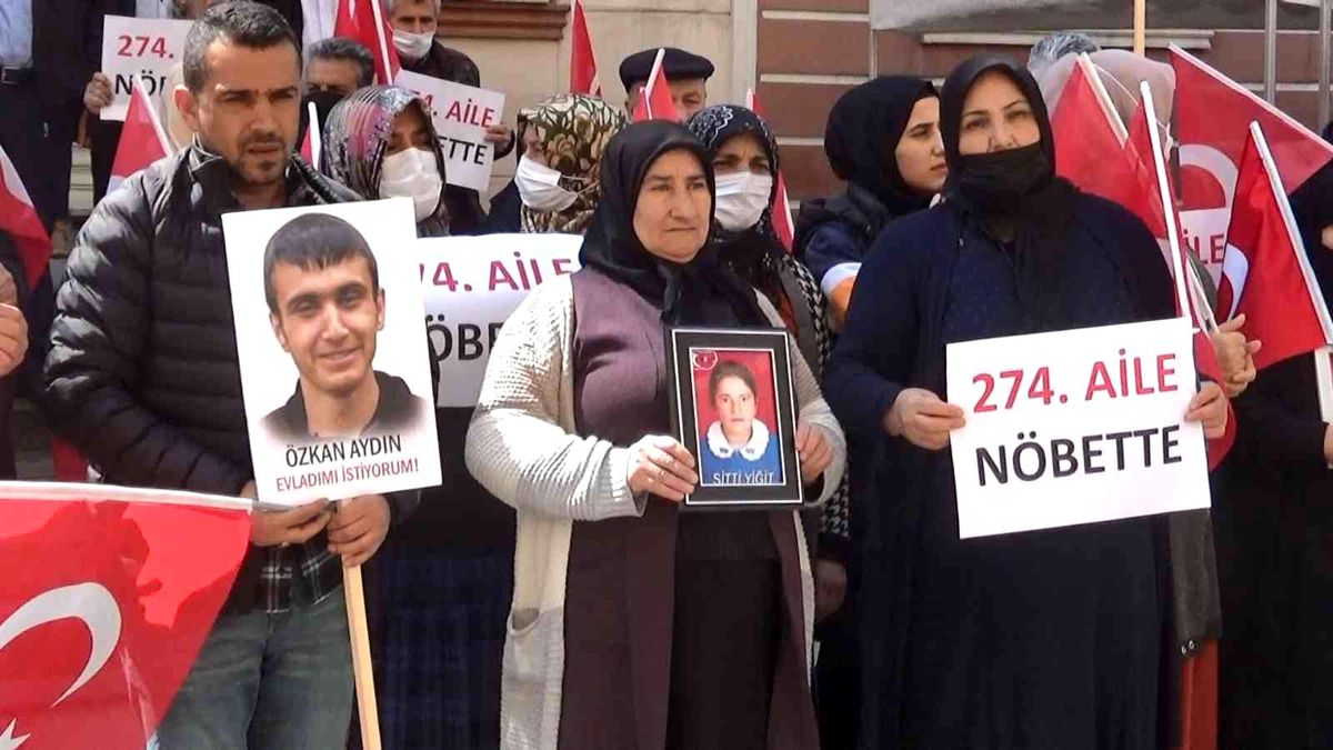 Son dakika haber | HDP önündeki evlat nöbetine bir aile daha katılarak sayı 274\'e yükseldi