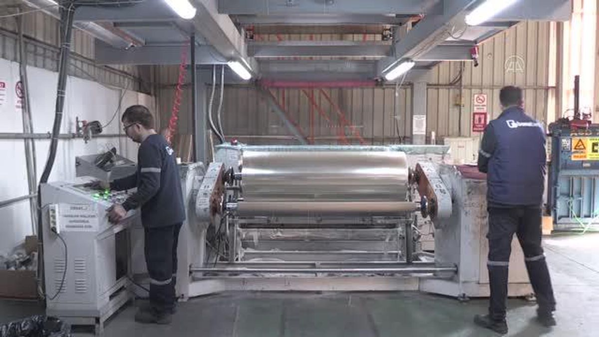 Kadın girişimci markalaştırdığı koli bandını 25 ülkeye satıyor