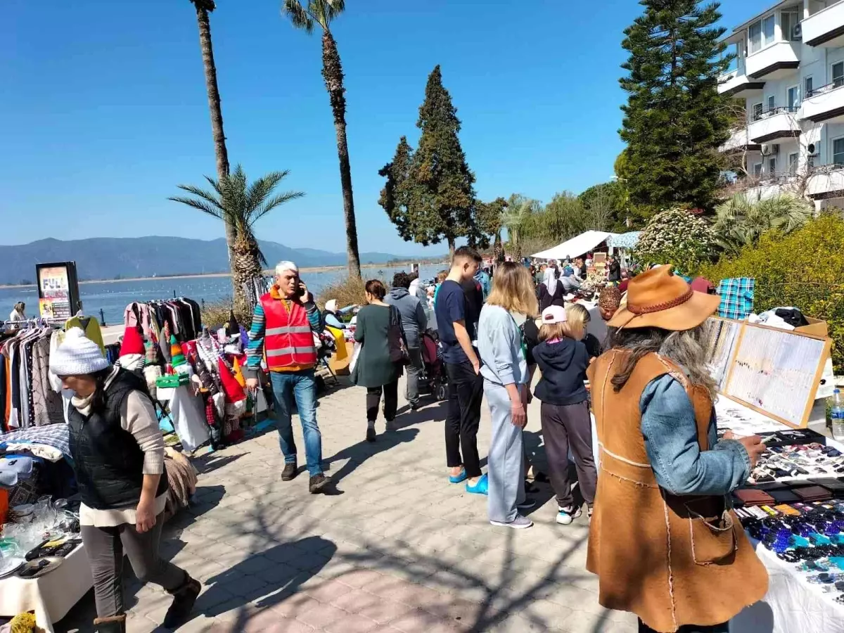Köyceğiz\'de \'İkinci El Pazarı\' 8 ay sonra yeniden kuruldu