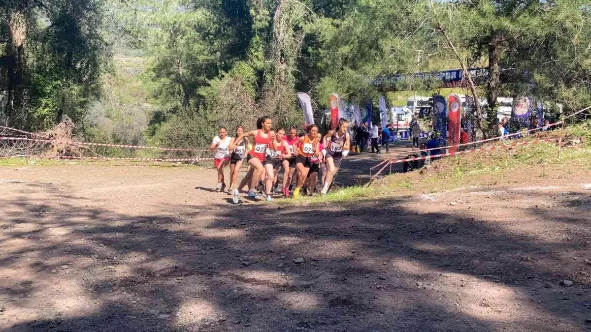 Köyceğiz\'de Türkiye Dağ Koşusu Şampiyonası düzenlendi