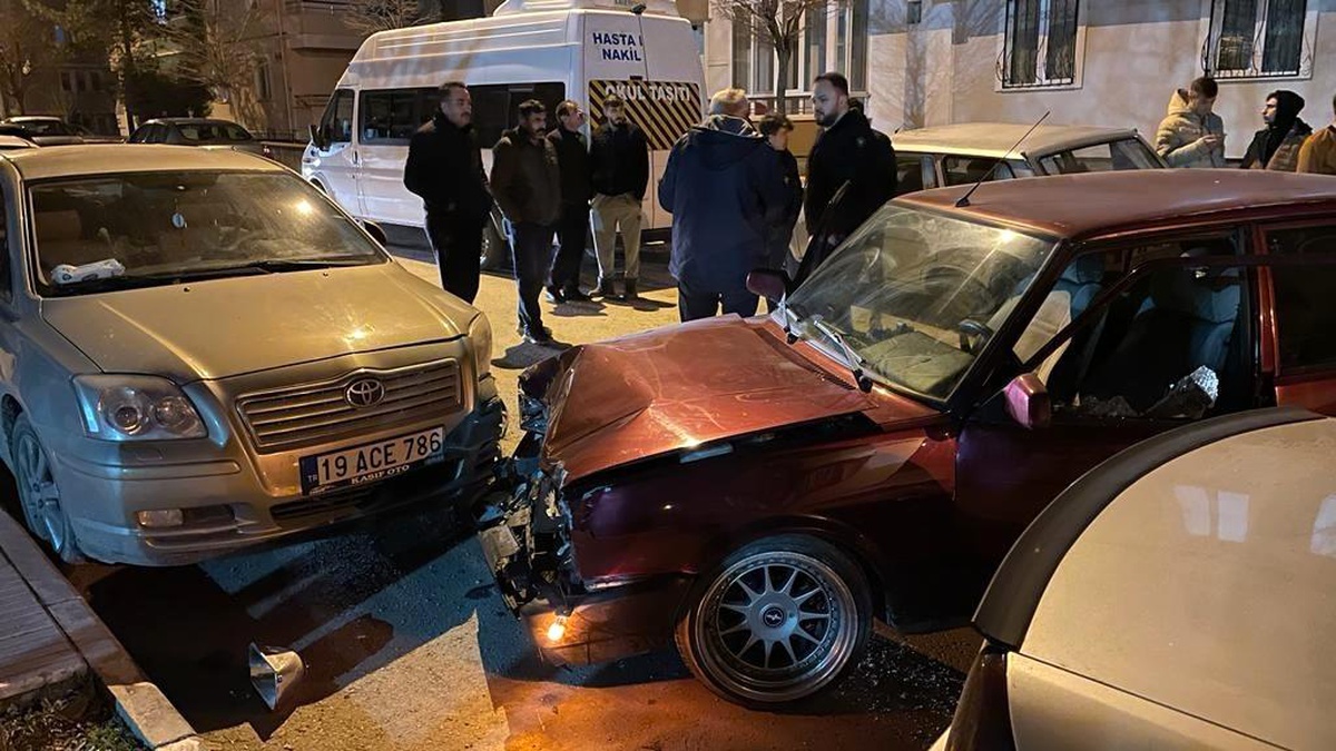 Son dakika haberleri! Polisten kaçan zanlılar kaza yapınca yakalandı