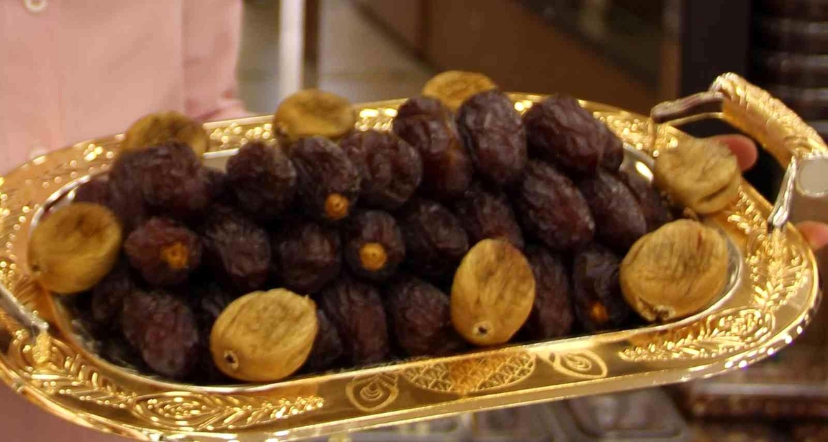 Ramazan ayının sembol ürünlerinden hurma, tezgahlarda yerini aldı