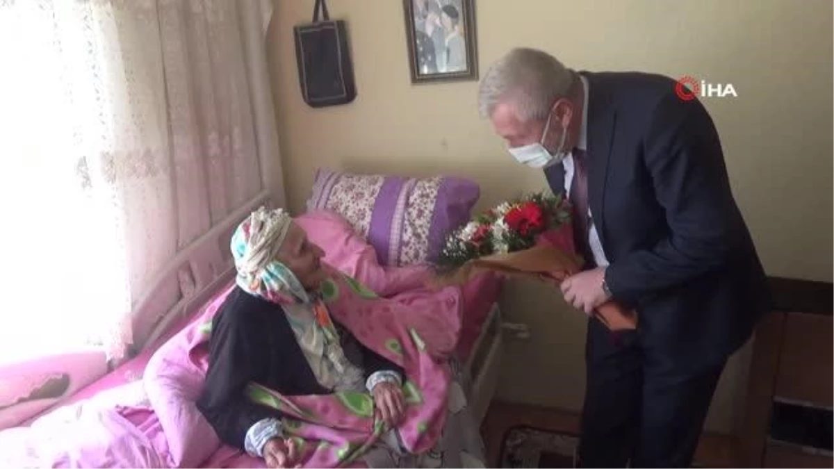 Sağlık Müdürü Dr. Fevzi Yavuzyılmaz, 110 yaşındaki Halime teyzeyi ziyaret etti