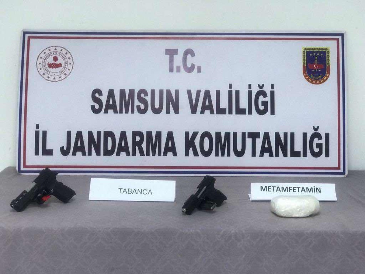 Son dakika haber... Samsun\'da ruhsatsız silah ve uyuşturucuyla yakalanan şüpheli tutuklandı