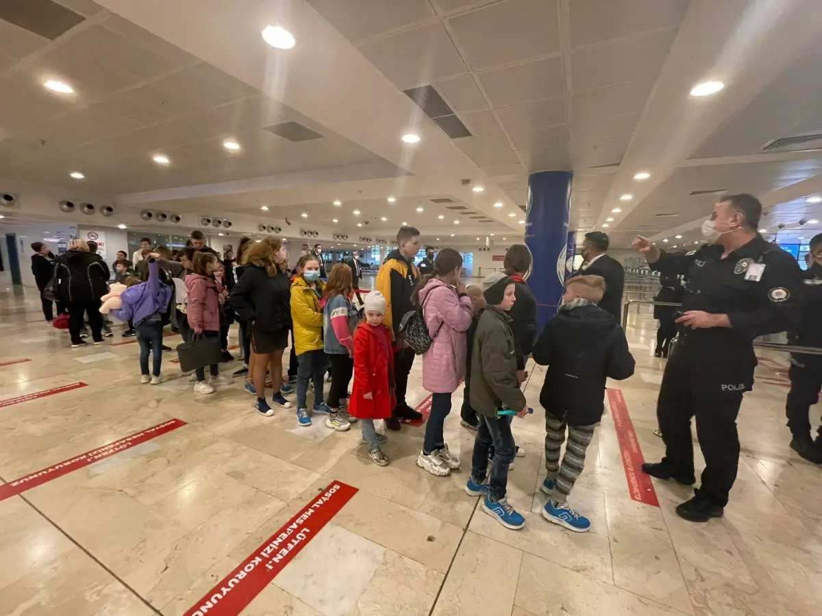 Son dakika haberi | Savaş bölgesinden tahliye edilen Ukraynalı yetim çocuklar Antalya'ya geldi