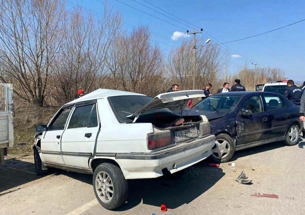Simav\'da trafik kazası: 1 ölü, 4 yaralı