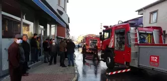 Sultanbeyli'de iki katlı evin çatısında çıkan yangın söndürüldü