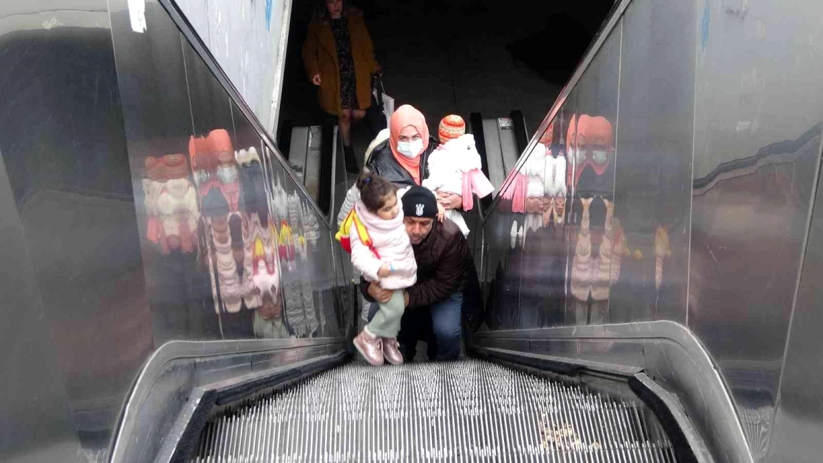 Taksim Metrosu\'nda yürüyen merdiven çilesi