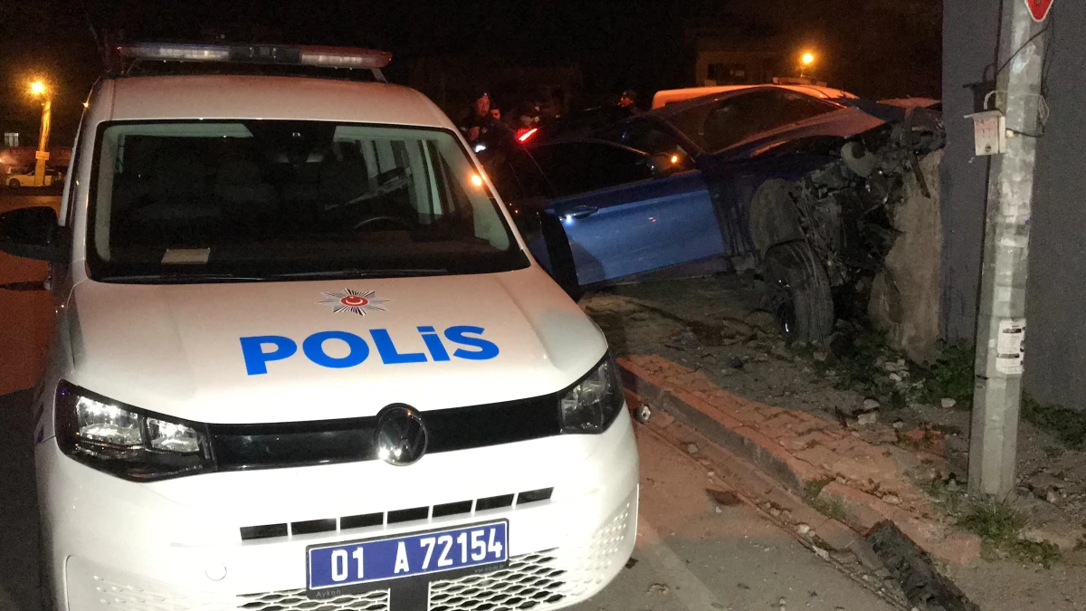 Son dakika... Polisten otomobille kaçarken kaza yaptılar