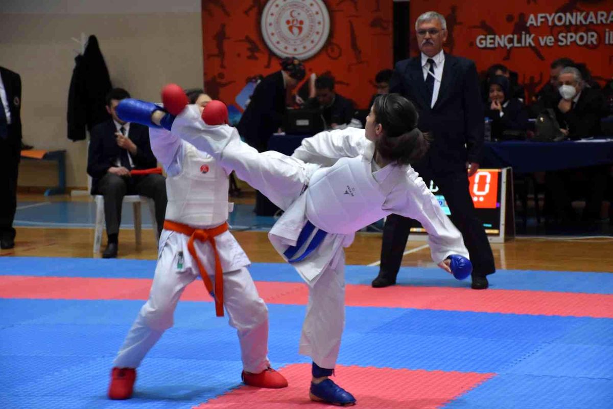Afyonkarahisar\'da karate grup müsabakaları sona erdi