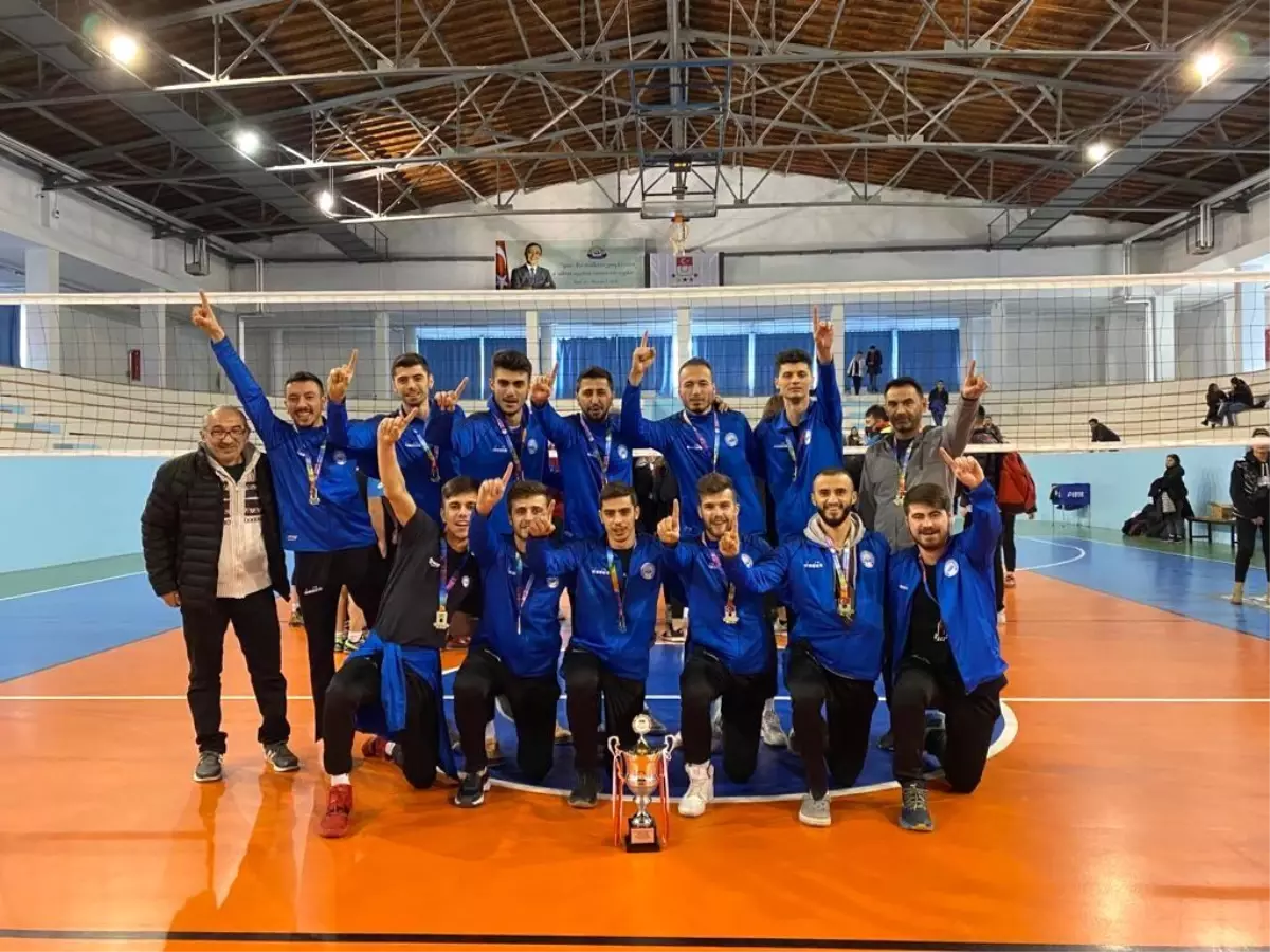 ASÜ voleybol takımı turnuvayı yenilgisiz tamamladı