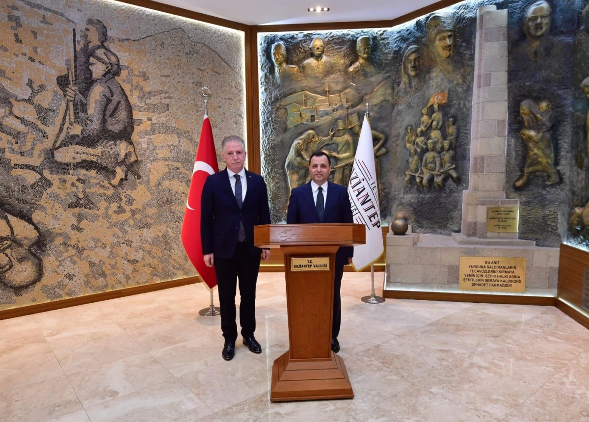 AYM Başkanı Zühtü Arslan, Gaziantep Valisi Gül\'ü ziyaret etti