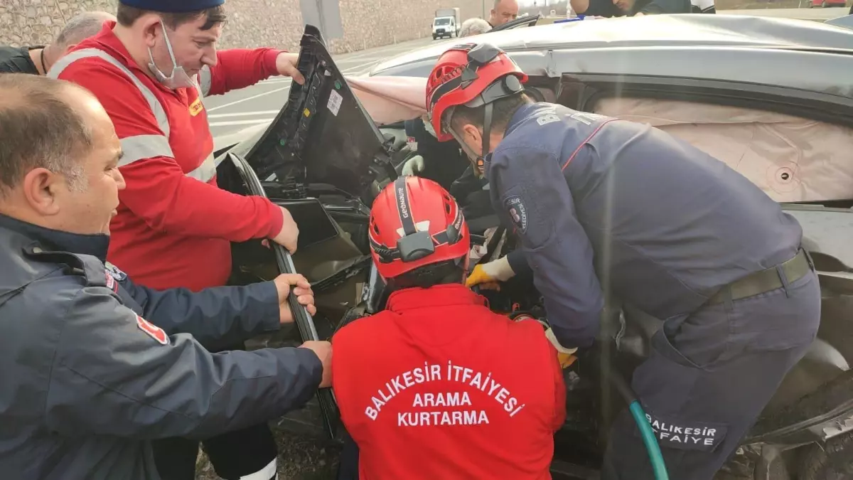 Balıkesir\'de zincirleme trafik kazasında 4 kişi yaralandı