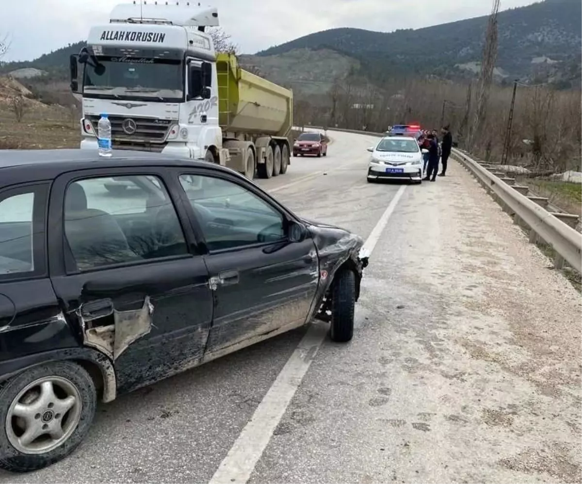 Son dakika 3. sayfa: Bilecik\'te zincirleme trafik kazası: 2 yaralı