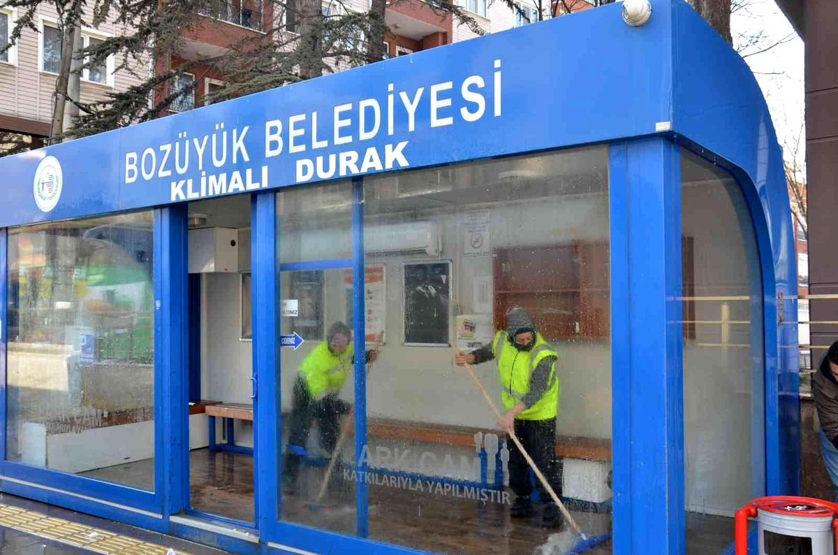 Bozüyük\'te duraklar yıkanıyor