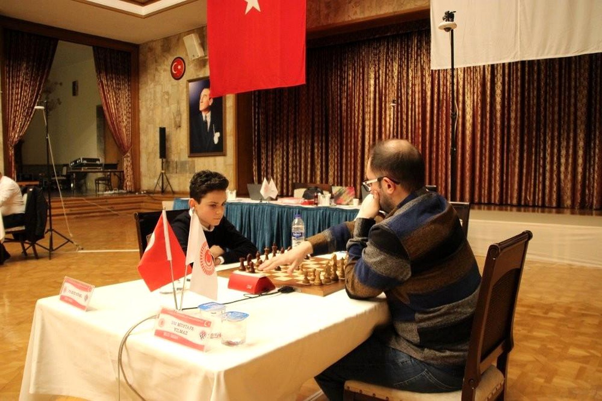 Bursa Büyükşehir Belediyesporlu satranççı Ediz Gürel TBMM Kupası\'nda ikinci oldu