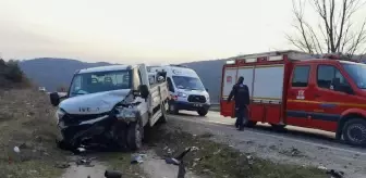 Bursa'da otomobil ile kamyonet çarpıştı, 1'i ağır 2 kişi yaralandı