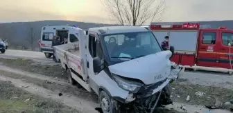 BURSA'DA OTOMOBİL İLE KAMYONET ÇARPIŞTI 2 YARALI