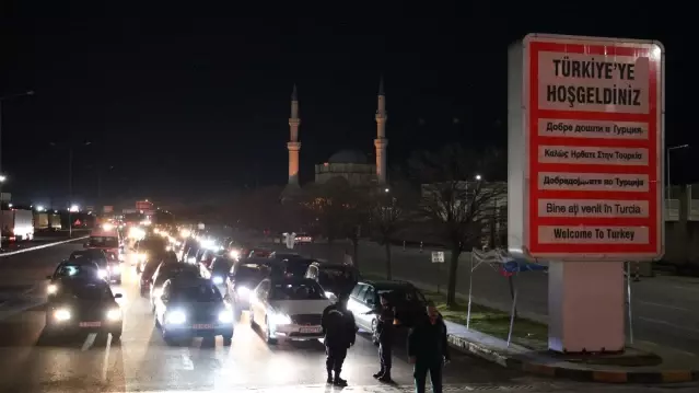 Edirne'de alışverişten dönen Bulgarlar Kapıkule'de uzun araç kuyruğu oluşturdu