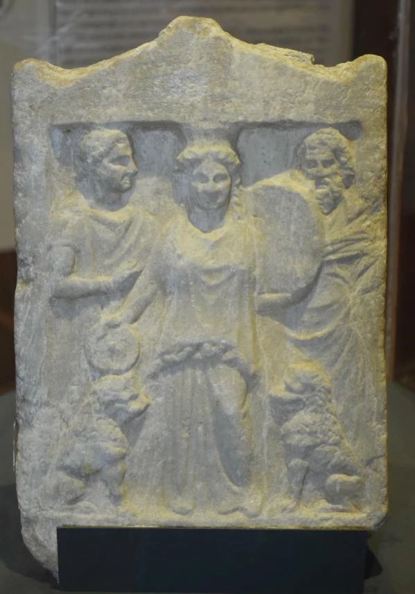 Efes Antik Kenti'nde bulunan ana tanrıça steli ilk kez sergide