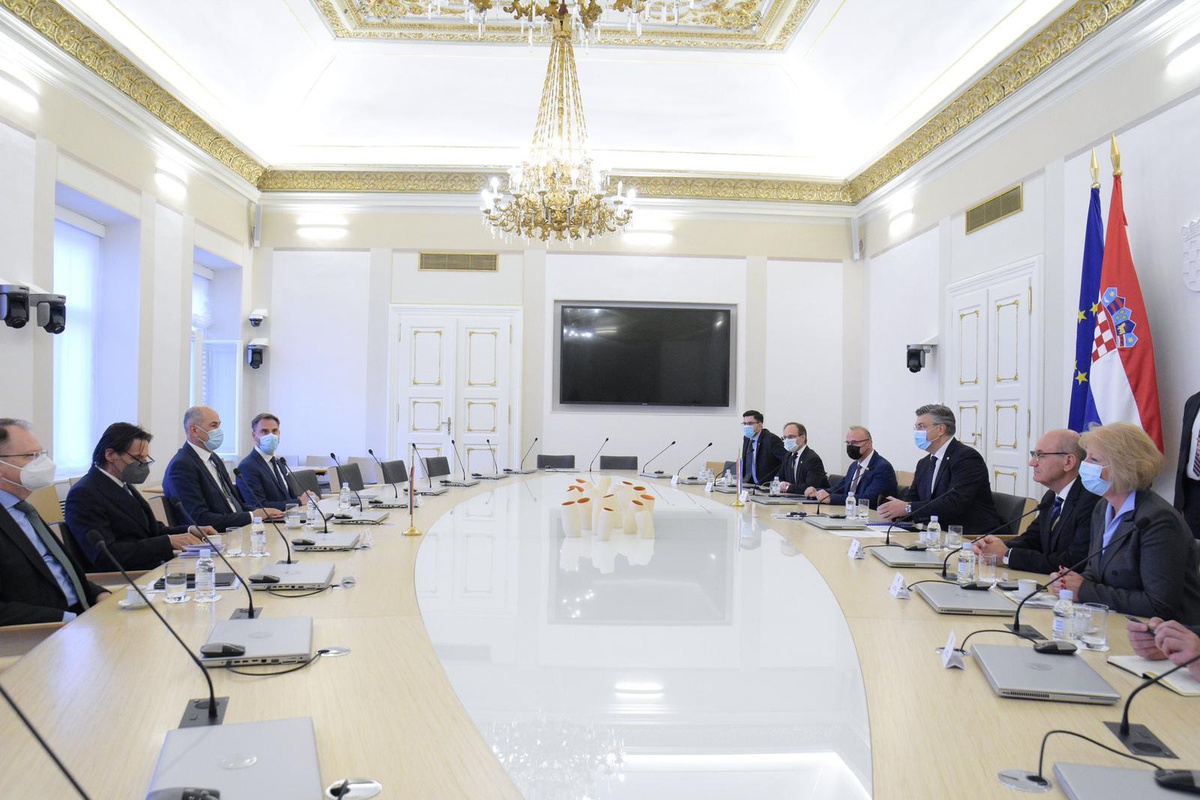 Hırvat Başbakan Plenkovic, Slovenyalı mevkidaşı ile bir araya geldi