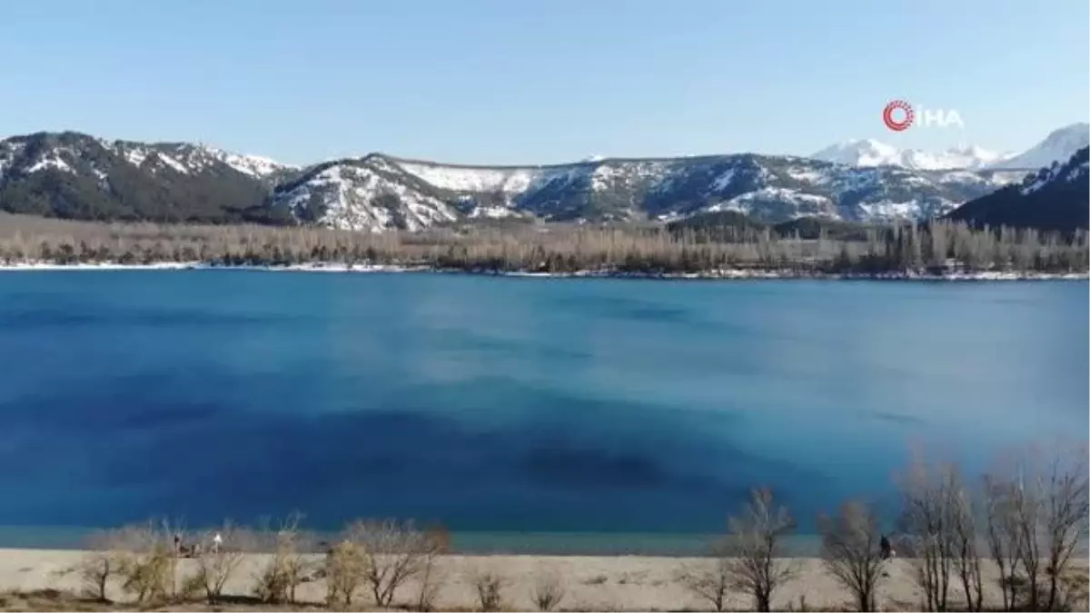 Isparta Gölcük Tabiat Parkında bahar manzarası havadan görüntülendi