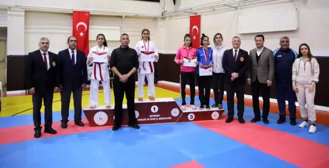 Karate grup müsabakaları Adıyaman'da yapıldı