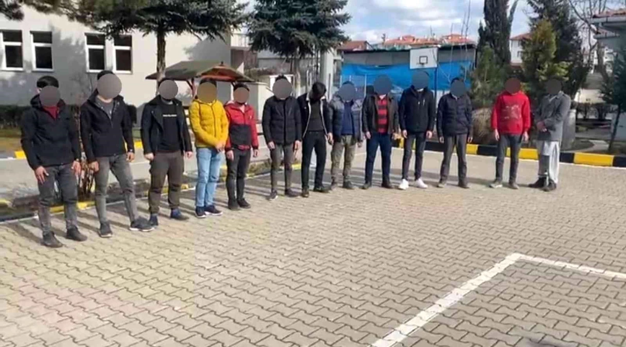 Kastamonu\'da 9 düzensiz göçmen yakalandı: 2 gözaltı