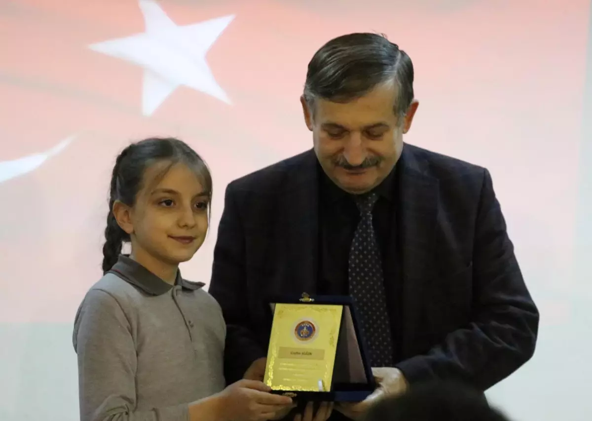 Son dakika haberleri! Kazandıkları ödülü Jandarma Asayiş Vakfına bağışlayan öğrencilere şilt verildi