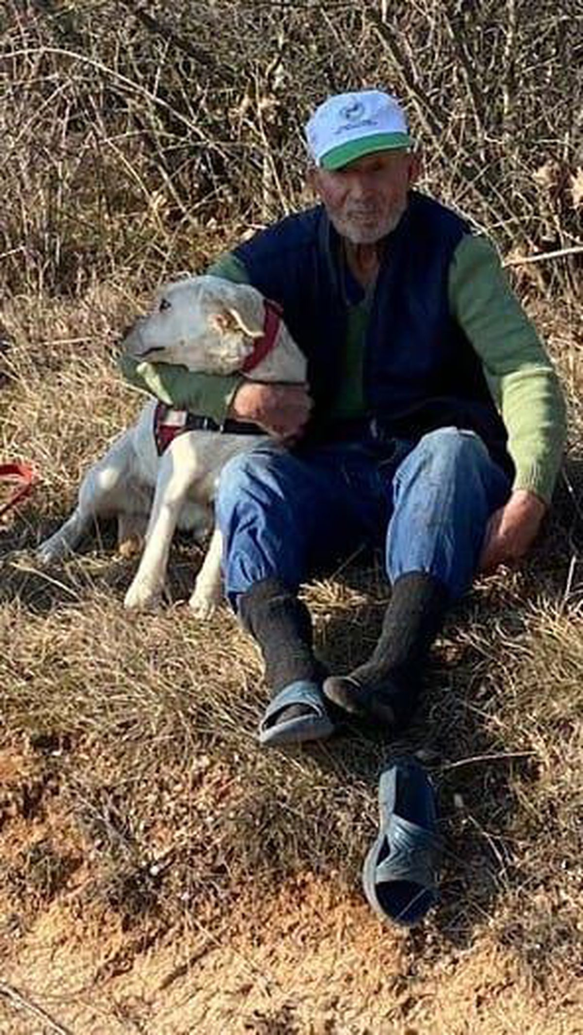 Kırklareli\'de kaybolan yaşlı adam kendisini bulan iz takip köpeğine sarıldı