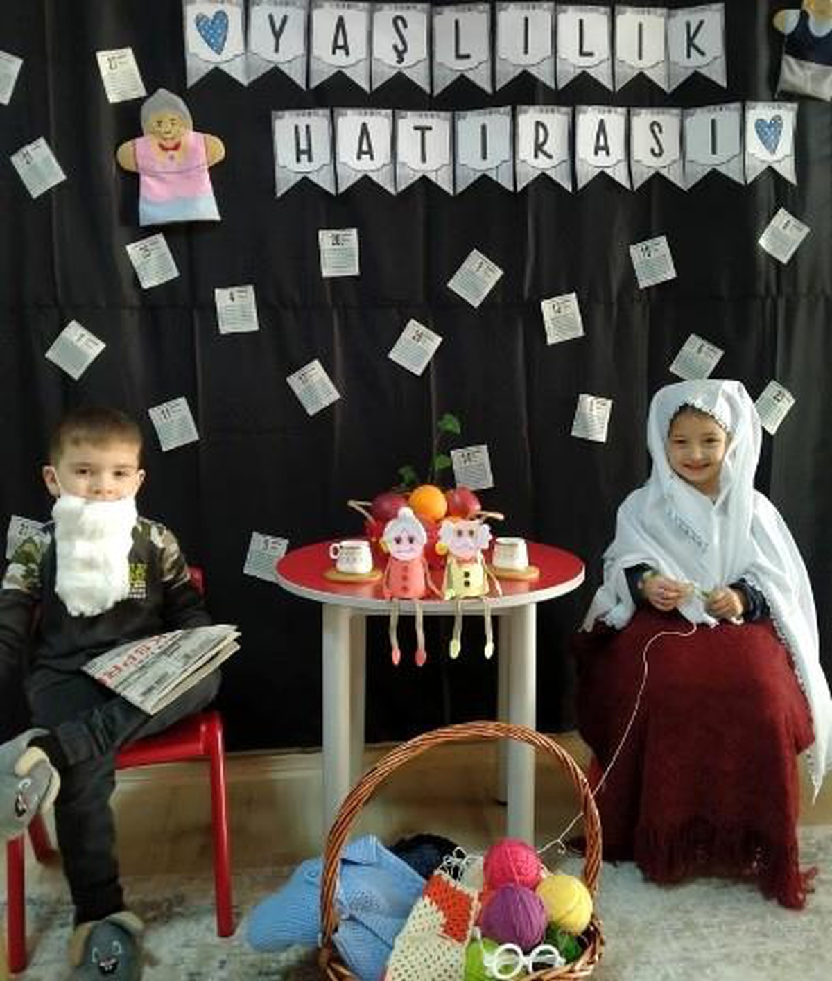 Minik öğrencilerden "Biz Yaşlanınca" gösterimi