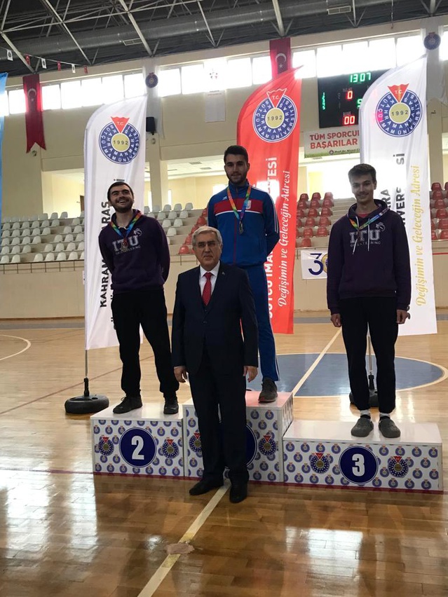 MSKÜ Oryantiring takımı kürsüde
