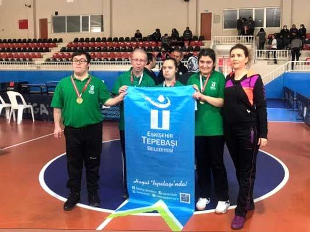 Özel bireyler başarılarıyla takdir topluyor