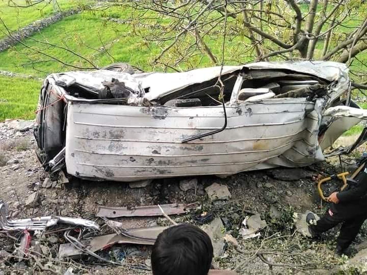 Pakistan\'da yolcu minibüsü devrildi: 10 ölü