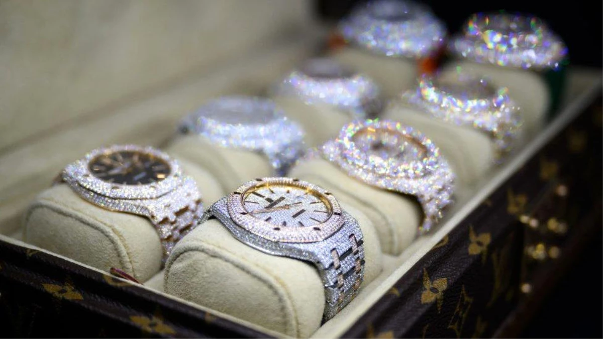 Rusya\'dan İsviçre\'ye yaptırım tepkisi: Milyonlarca dolarlık lüks saatlere el kondu