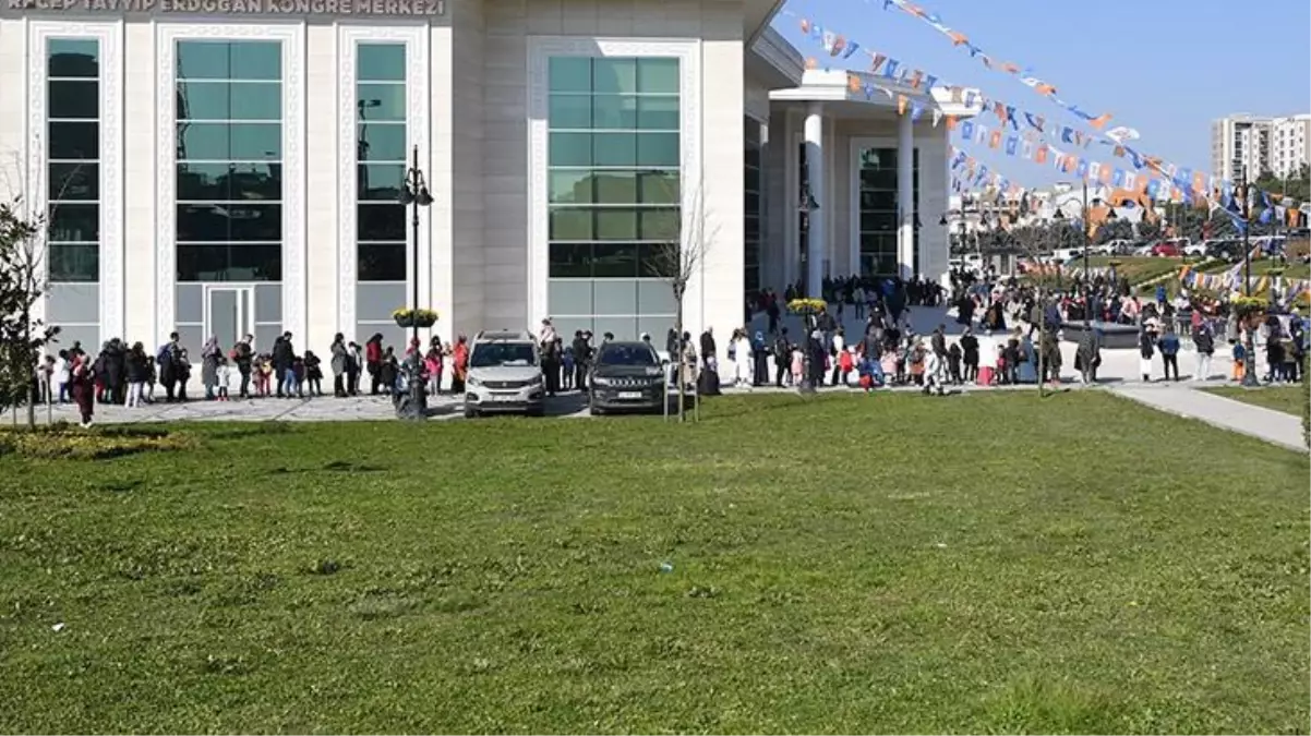 Sancaktepe Belediye Başkanı, Halk Ekmek paylaşımıyla tepkilerin hedefi oldu!