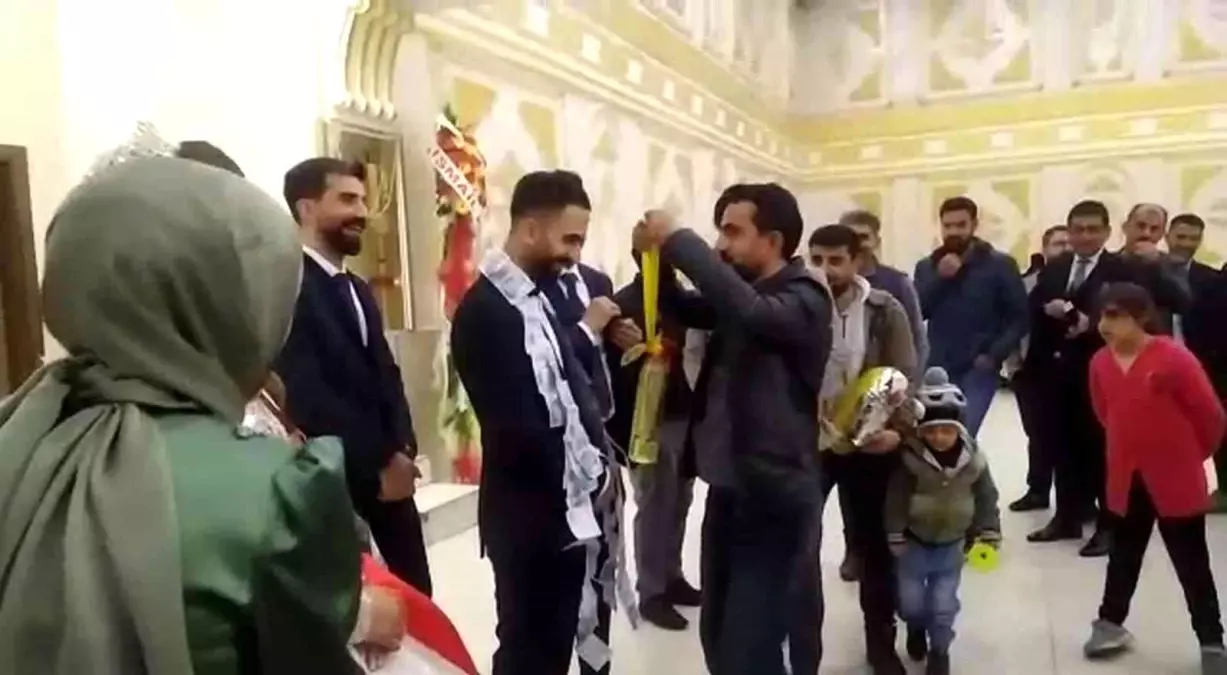 Damat neye uğradığını şaşırdı! Takı töreninde sıvı yağ ve çay taktılar