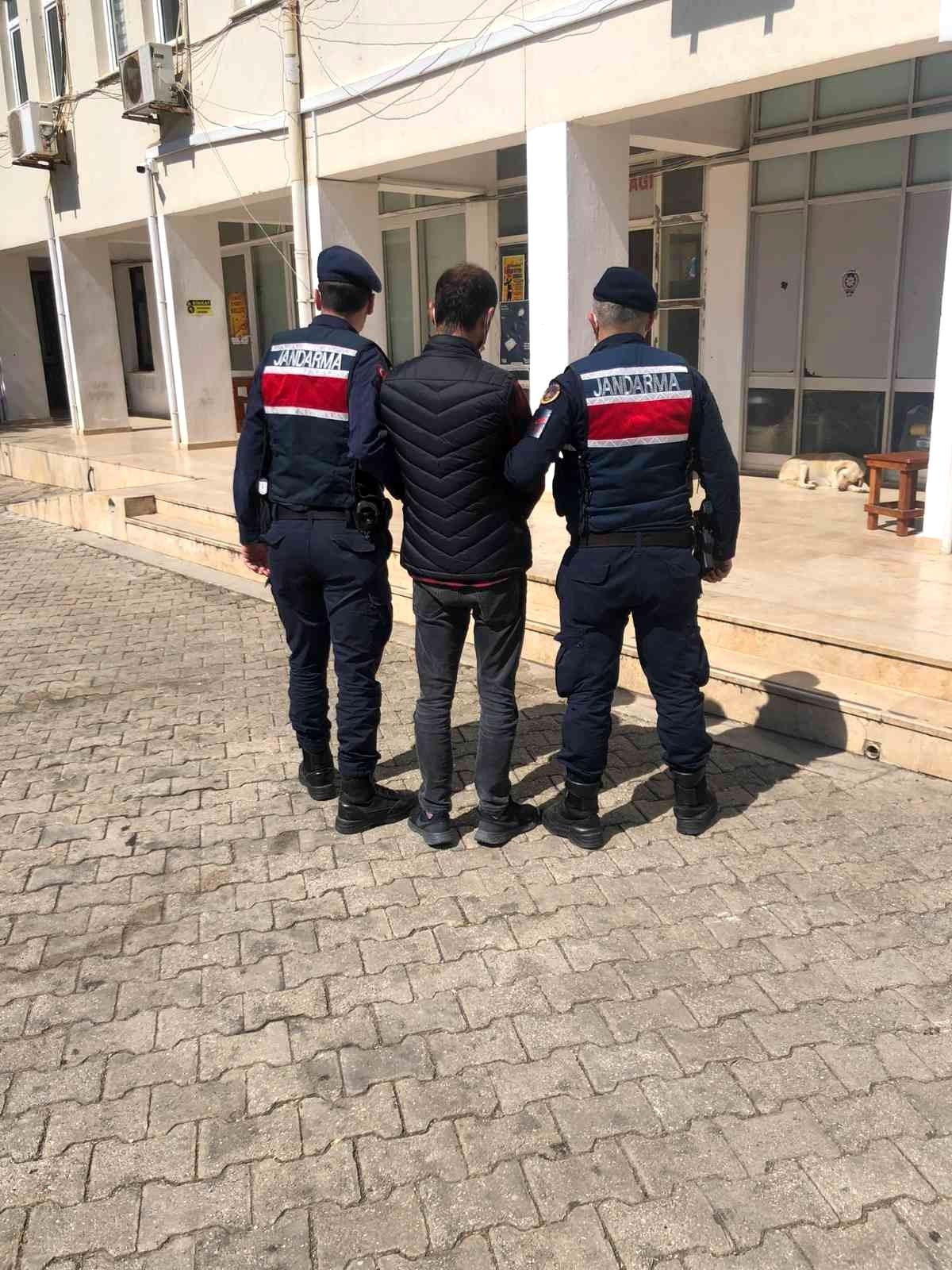 Son dakika haber! Silahla tehdit suçundan aranan şahsı, jandarma devriyede yakaladı