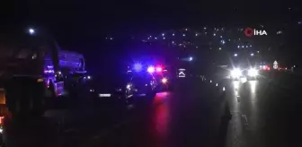 Şile otoyolunda hafriyat kamyonu bariyerleri kırıp karşı şeride geçti: 2 hafif yaralı