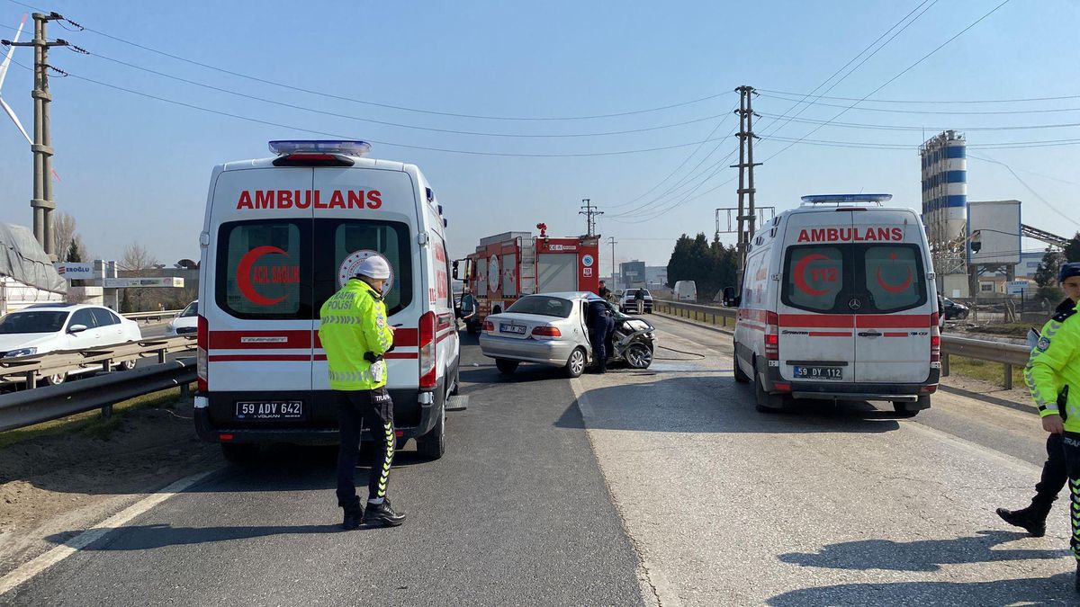 Tekirdağ\'da otomobille minibüs çarpıştı, bir kişi öldü, bir kişi yaralandı