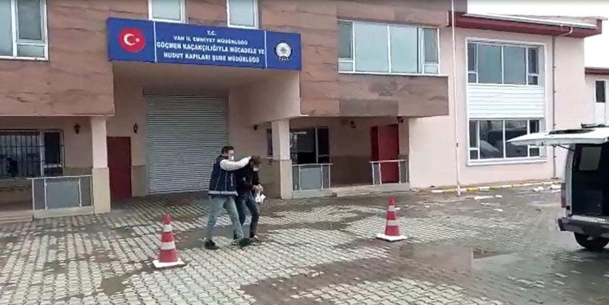 Van\'da 2 metruk yapı yıktırıldı, 4 organizatör tutuklandı