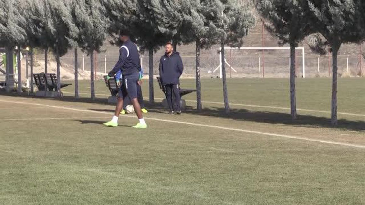 Yeni Malatyaspor Teknik Direktörü Arslan: '8-10 gündür gelmeyen oyuncularımız var'