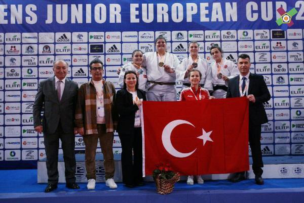 Yunusemre Belediyesporlu Sümeyye Kaya\'dan Avrupa\'da madalya