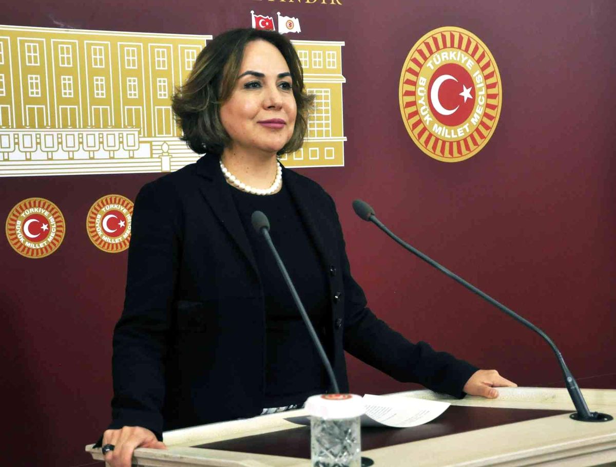 AK Parti'li Yılmaz: 'Çukurova Bölgesel Havalimanında çalışmalar 7 gün 24 saat devam ediyor'