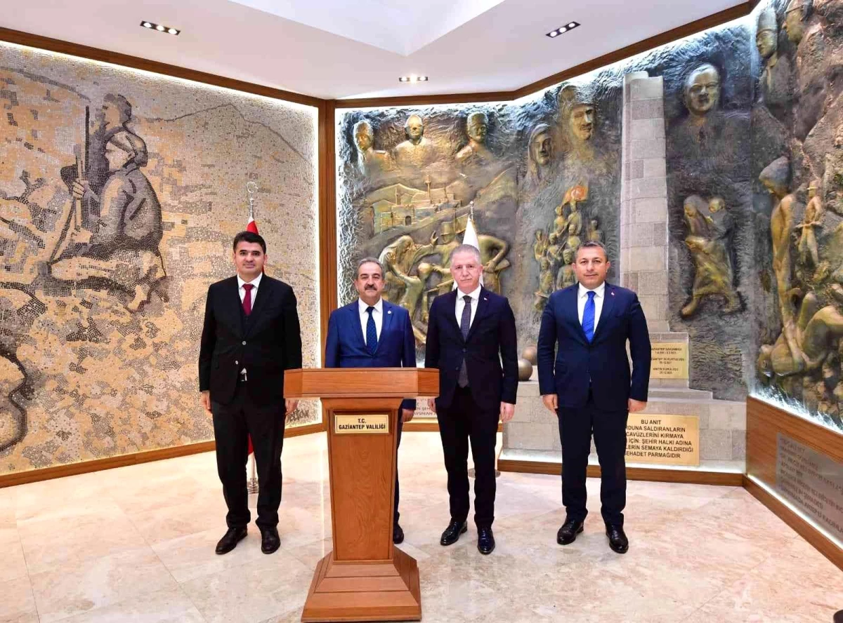 Anayasa Mahkemesi Arslan Vali Gül\'ü ziyaret etti