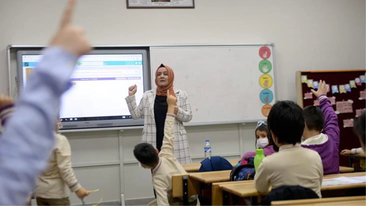 Bakan Özer, öğretmen adaylarına duyurdu: 2021 KPSS ataması olacak